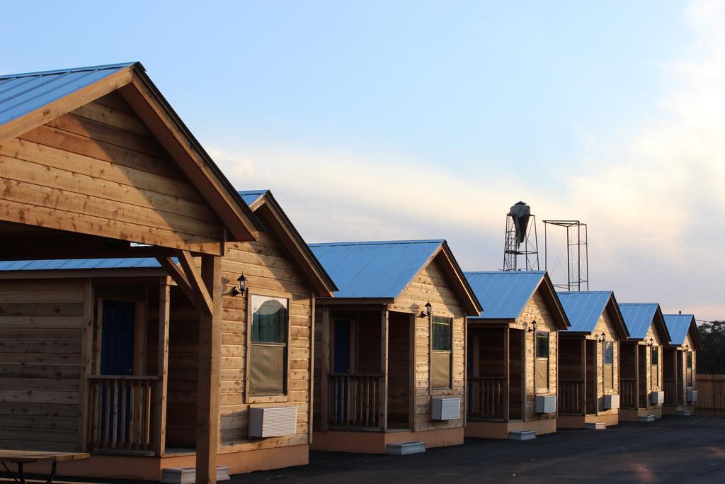 4K Lodges Poth Exterior photo